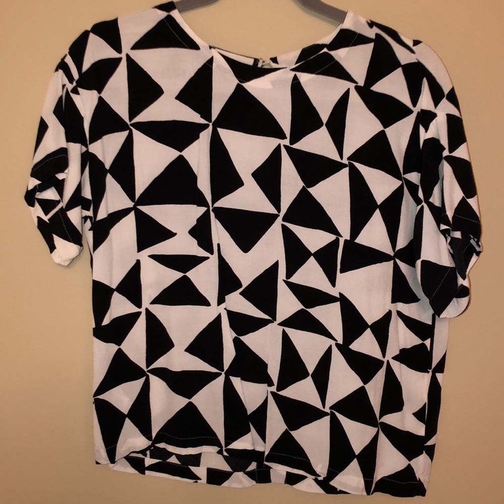 Short sleeved shirt